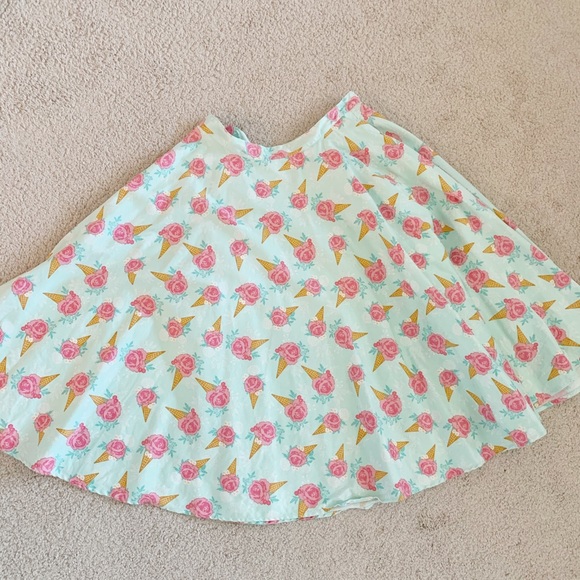 Modcloth Dresses & Skirts - Quirk on a cue A line skirt in floral ice cream